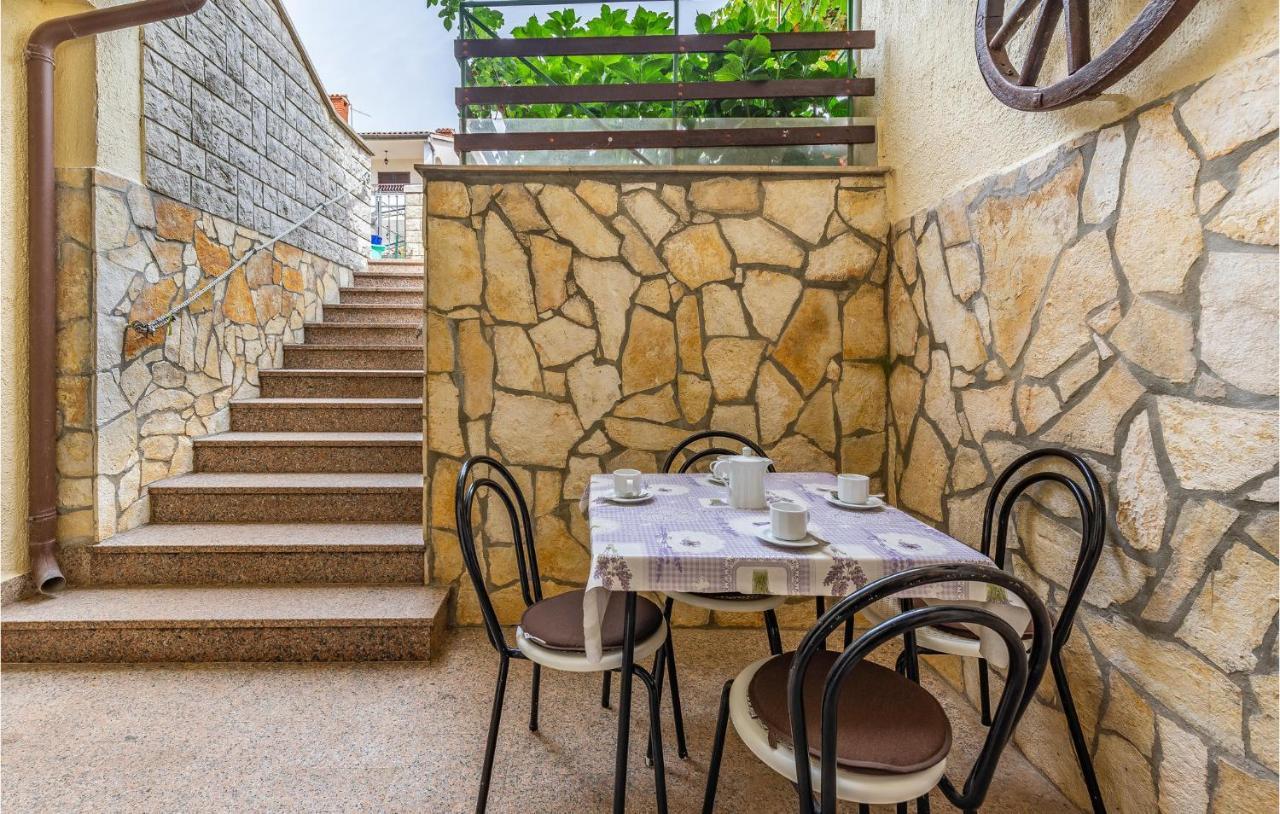 2 Bedroom Stunning Apartment In 罗维尼 外观 照片