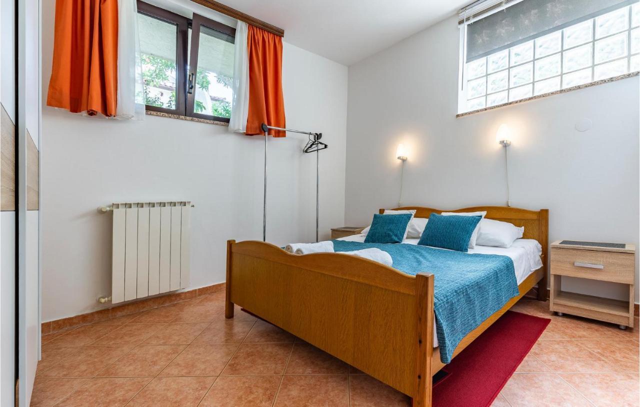 2 Bedroom Stunning Apartment In 罗维尼 外观 照片