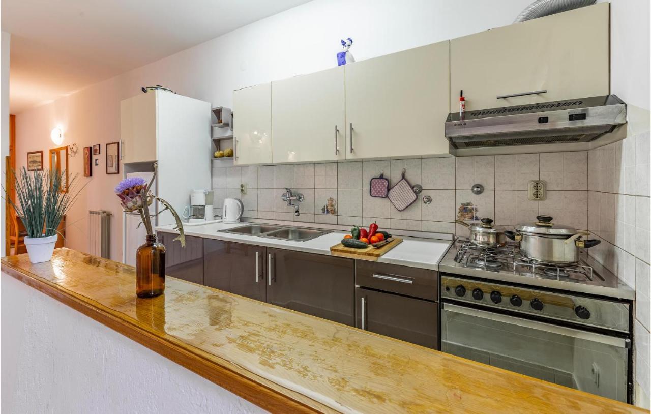 2 Bedroom Stunning Apartment In 罗维尼 外观 照片